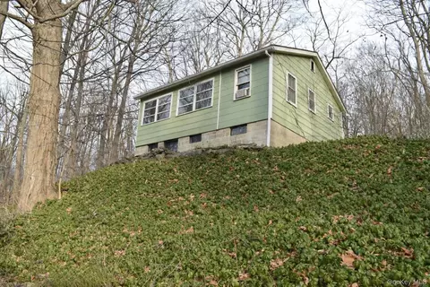 36 Paradise Hl, Cornwall, NY 12518