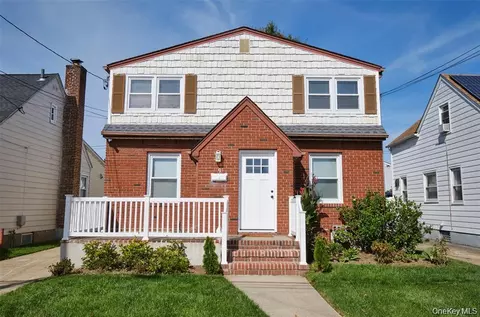 9 Court St, Elmont, NY 11003