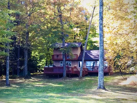 9 Canterbury Ct, Bethel, NY 12720