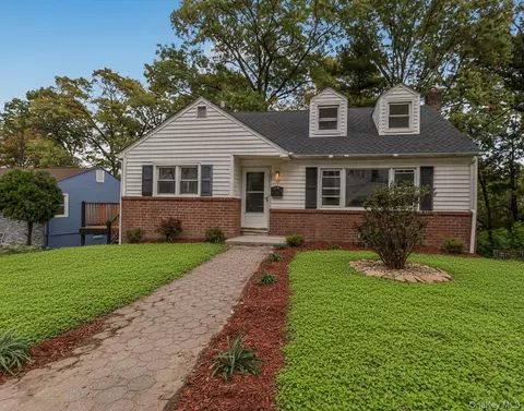 25 Linn Pl, Yonkers, NY 10705