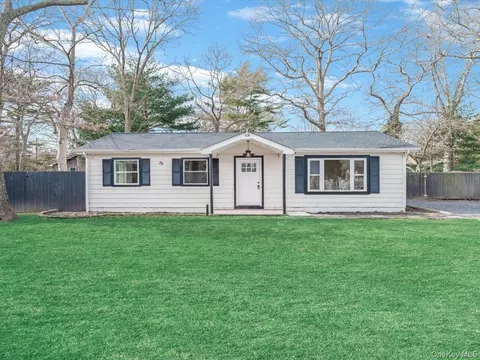 38 Midland Ave, Mastic, NY 11950