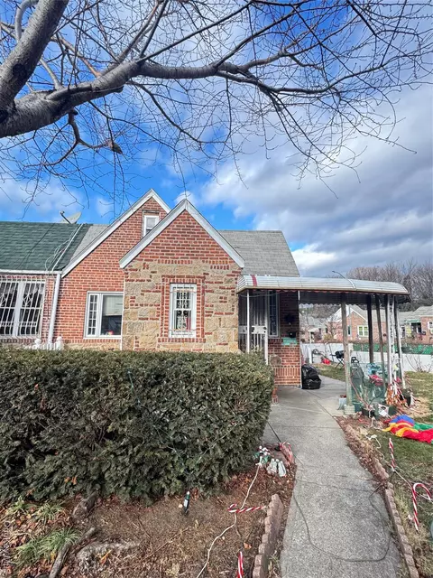 7291 Calamus Ave, New York, NY 11377