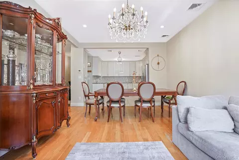 22 S 9 St #3B, Brooklyn, NY 11249