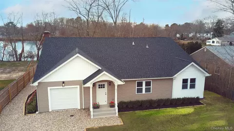 911 Ostrander Ave, Riverhead, NY 11901