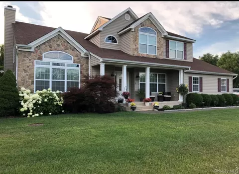 3 Sweetgum Ln, Miller Place, NY 11764