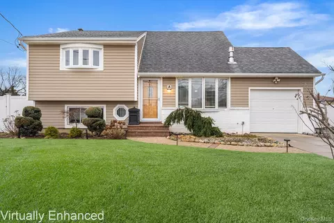 79 Roosevelt Ave, Massapequa, NY 11758