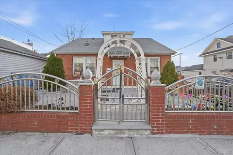 139-72 86 Rd, Jamaica, NY 11435