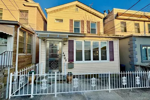 54-05 68th St, Maspeth, NY 11378