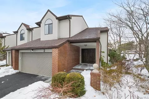2 Brookridge Rd, New Rochelle, NY 10804