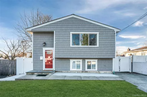102 Claremont Ave # A, West Babylon, NY 11704
