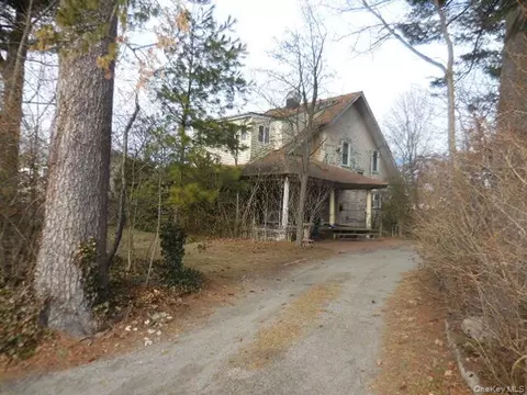 20 Washington Ave, Brentwood, NY 11717