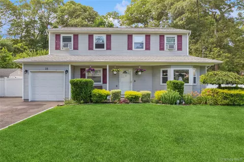 23 Foxboro Ave, Farmingville, NY 11738