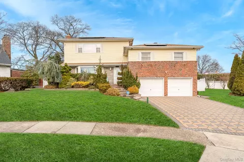 824 Lawrence Ct, West Hempstead, NY 11552