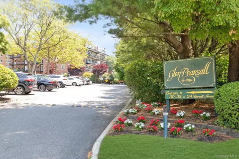 32 Pearsall Ave #3F, Glen Cove, NY 11542