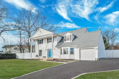 3 Mount Marcy Ave, Farmingville, NY 11738