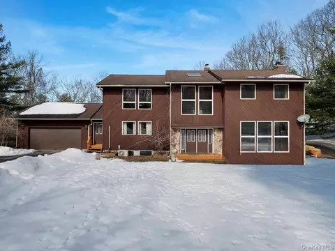 118 Split Rock Dr, Highland, NY 12719