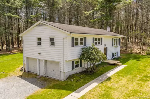 87 Airport Rd, Highland, NY 12732