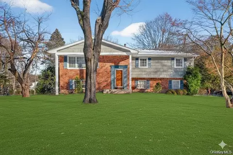 5 Raleigh Dr, Clarkstown, NY 10956