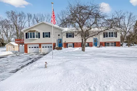 32 Louise Ln, East Fishkill, NY 12533