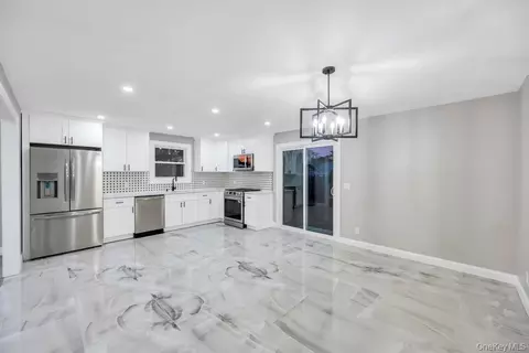 27 Ash St, Central Islip, NY 11722