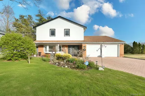 116 Nottingham Rd, North Hempstead, NY 11040