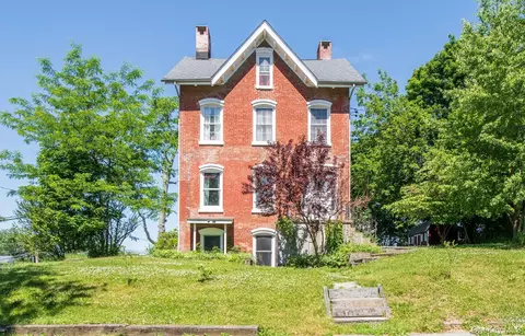 33 Cliff St, Beacon, NY 12508