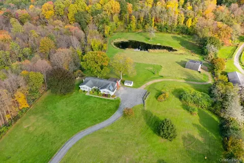 394 Smith Rd, Hyde Park, NY 12538