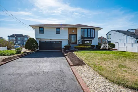 230 Sequams Lane Ctr, West Islip, NY 11795