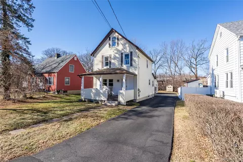 28 Maple St, Cornwall, NY 12518