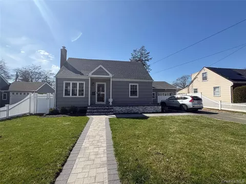 55 Dosoris Ln, Glen Cove, NY 11542