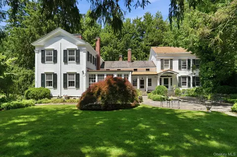 549 Croton Lake Rd, Mount Kisco, NY 10549
