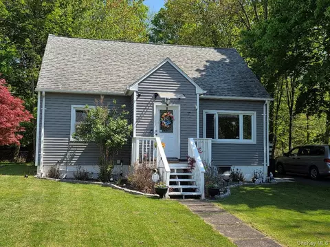 17 Greenview Ave, Thompson, NY 12701