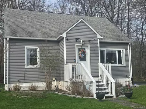 17 Greenview Ave, Thompson, NY 12701