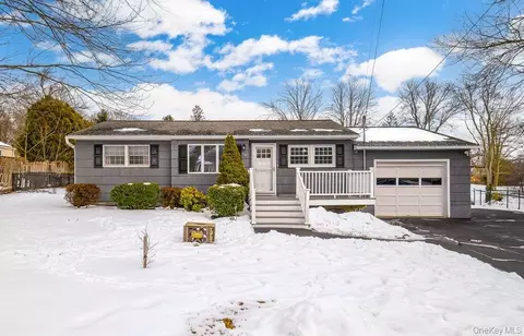 60 Pleasant Dr, Southeast, NY 10509