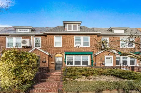 68-17 Groton St, New York, NY 11375