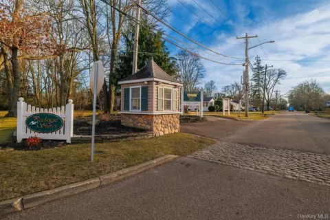View/Area - 12 Summit St, Brookhaven, NY 11772 photo 1 of 5
