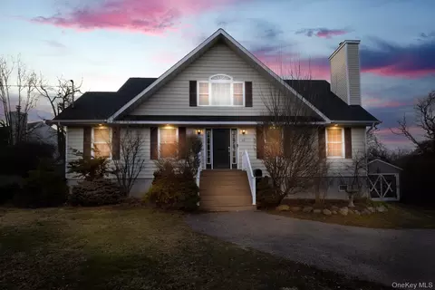 Exterior - 12 Summit St, Brookhaven, NY 11772 photo 2 of 7