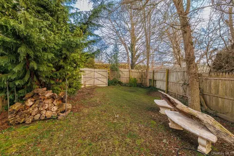Exterior - 12 Summit St, Brookhaven, NY 11772 photo 4 of 7