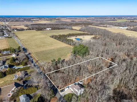 132 Tuthills Ln, Riverhead, NY 11901