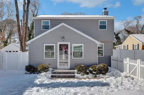 522 Browns Rd, Nesconset, NY 11767