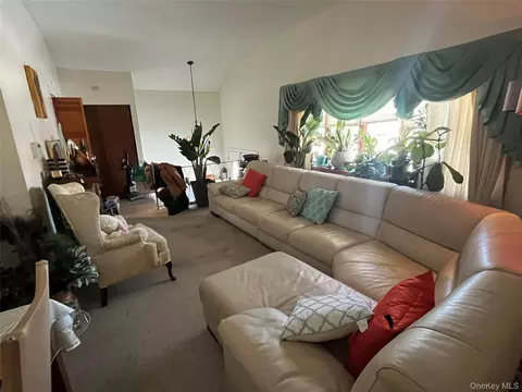 12516 Adair St, New York, NY 11413