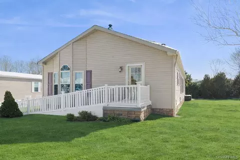 1661 Old Country Rd #353, Riverhead, NY 11901