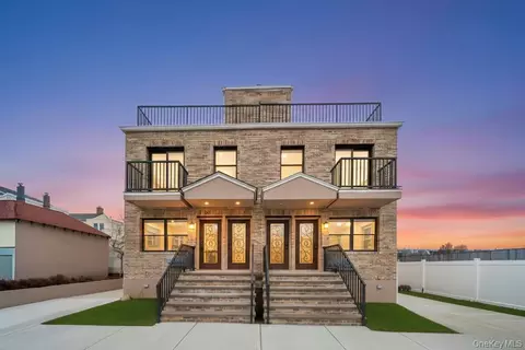 38-24 56 St, New York, NY 11377