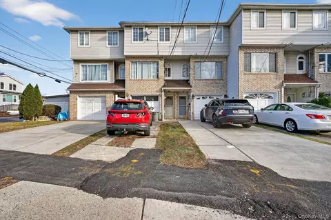 327 Willow Rd E, Staten Island, NY 10314
