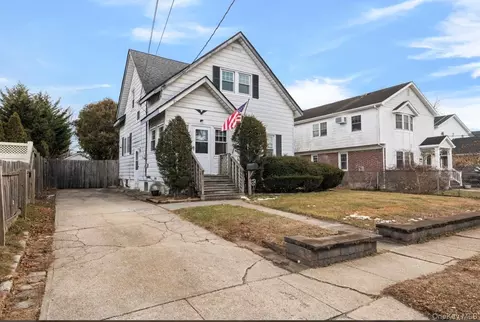 5 Cedar Ave, Farmingdale, NY 11735