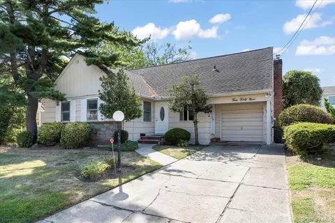 449 Argyle Rd, Cedarhurst, NY 11516