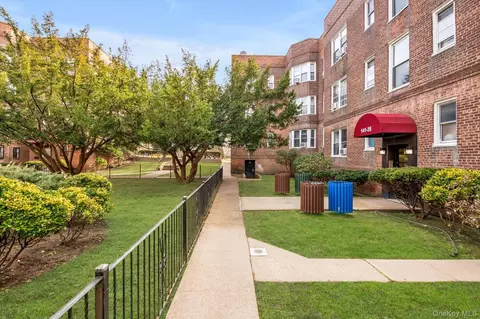 141-37 Union Tpke #2-O, Kew Gardens Hills, NY 11367
