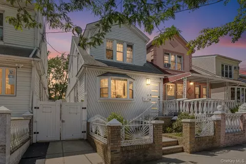 107-62 93rd St, New York, NY 11417
