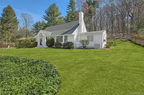 636 Quaker Rd, New Castle, NY 10514