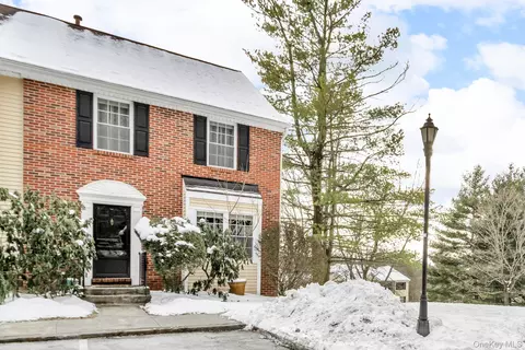 8 Cumberland Ct, Peekskill, NY 10566
